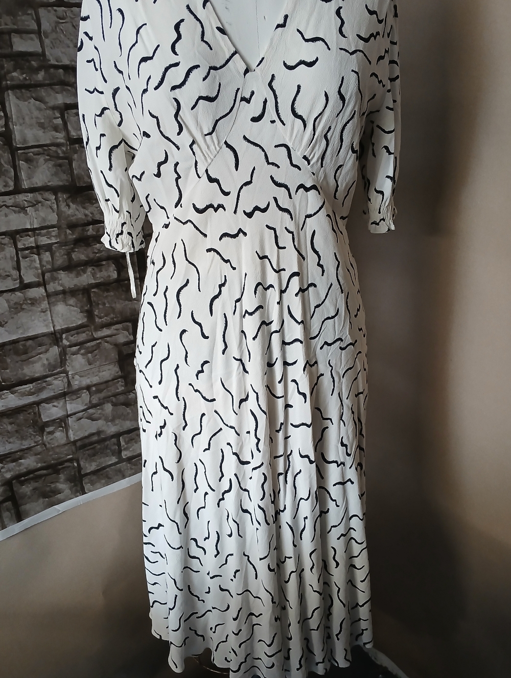 Diane Von Furstenberg White Midi  Dress with Black Abstract Print - Picture 5 of 8